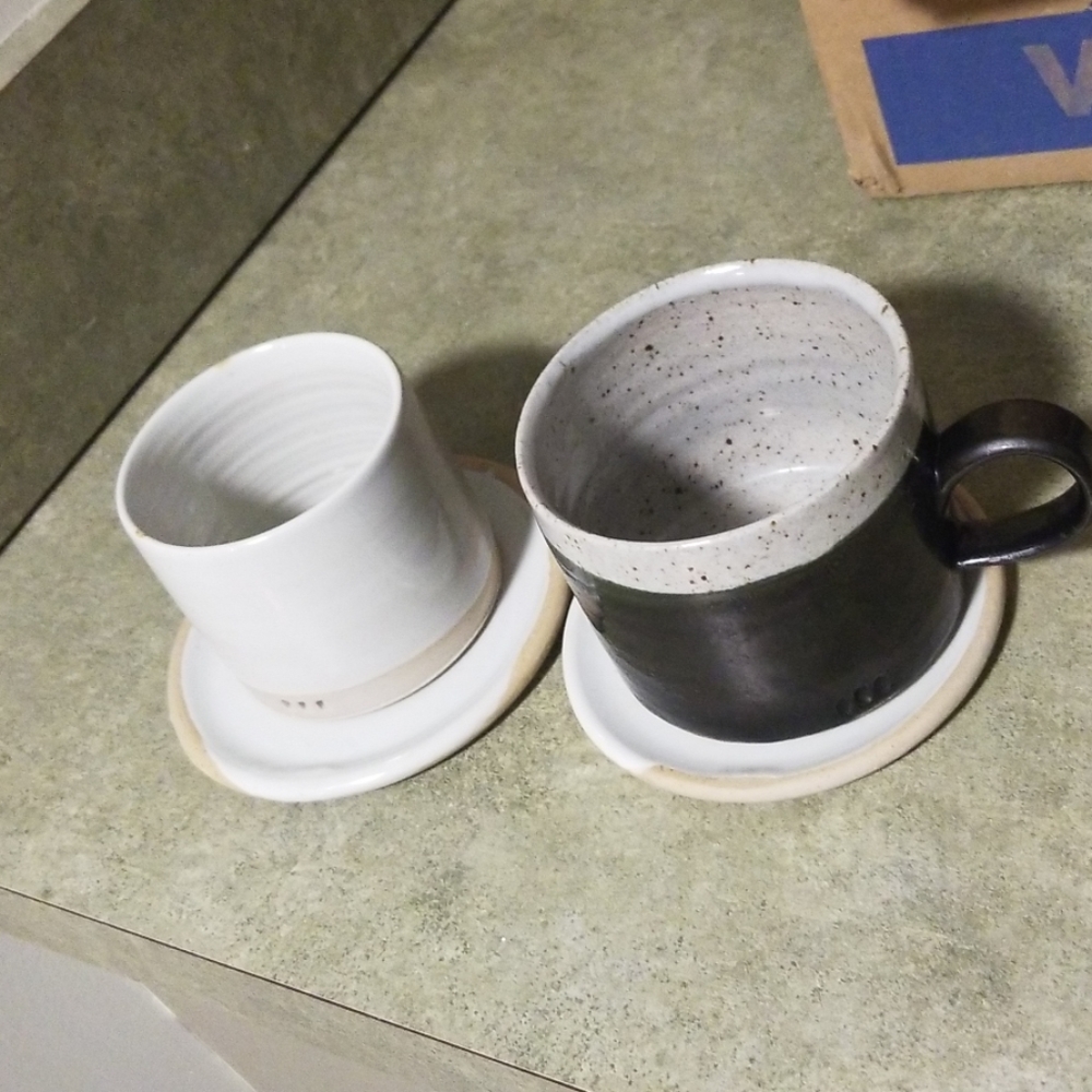 Tea set: 2 saucers, cup, mug